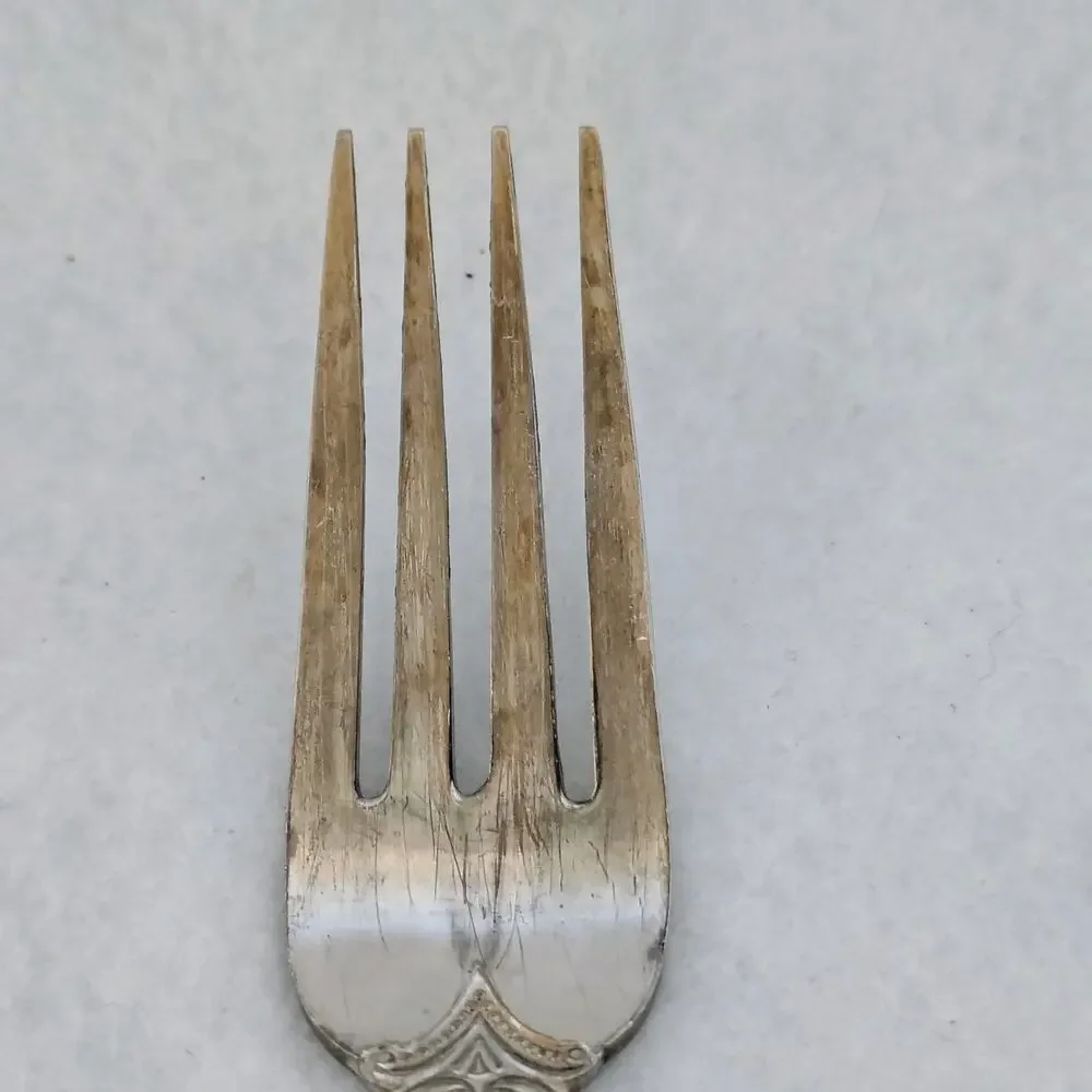 (1) International 1981 EMPRESS Silver Plate Dinner Forks Flatware Replacement